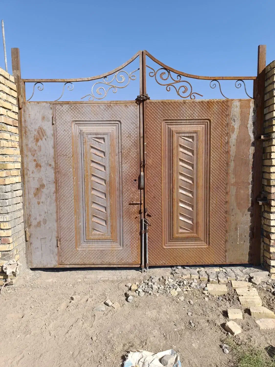 درب باغ وحیاط.تانکر نفت ۱۳۵۰لیتر.تانکر آب ۱۰۰۰لیتر|مصالح و تجهیزات ساختمان|زاوه, |دیوار