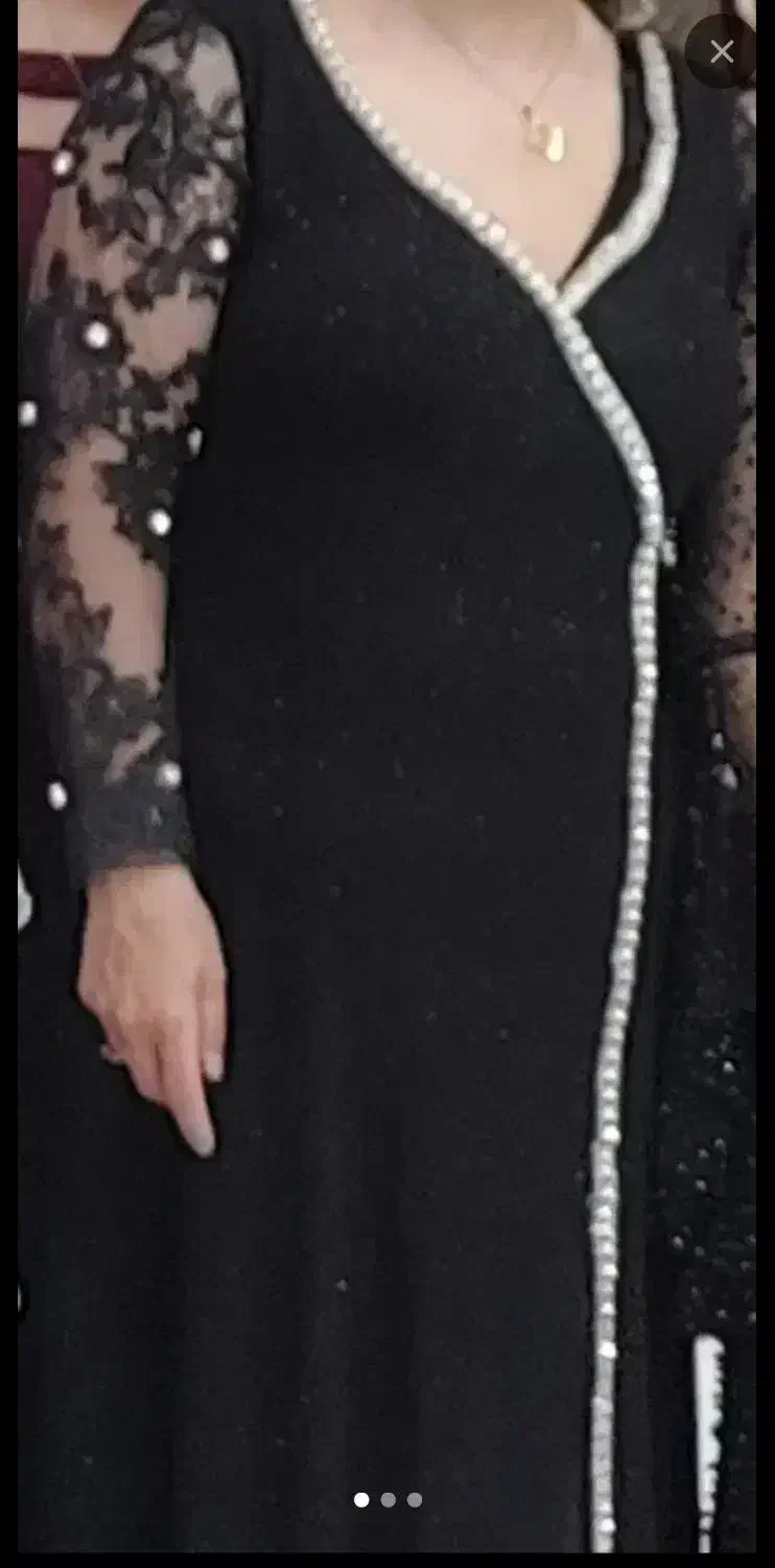 تعدادی لباس مجلسی|لباس|اشکذر, |دیوار