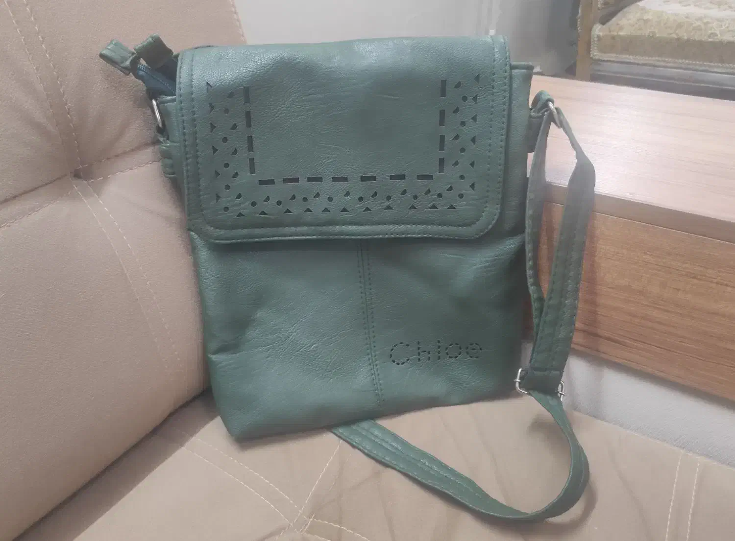 کیف|کیف، کفش، کمربند|زنجان, |دیوار