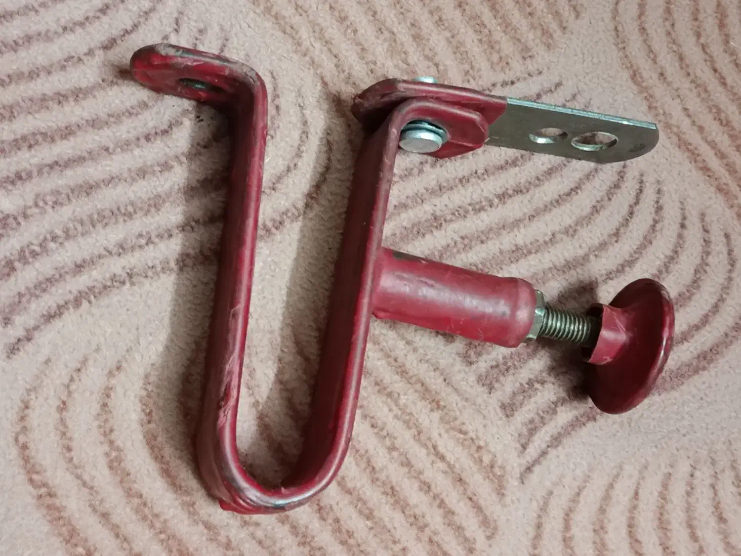 قفل پدال|ابزارآلات|قم, چهل درخت‎|دیوار