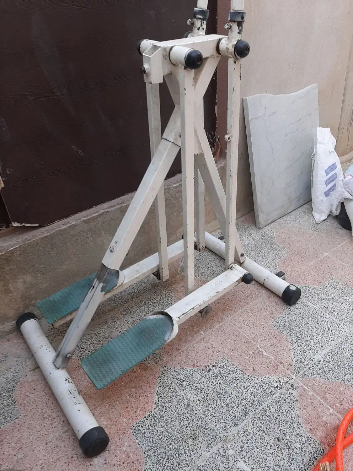 یک دستگاه ورزشی دست سالم|تجهیزات ورزشی|کرمانشاه, |دیوار