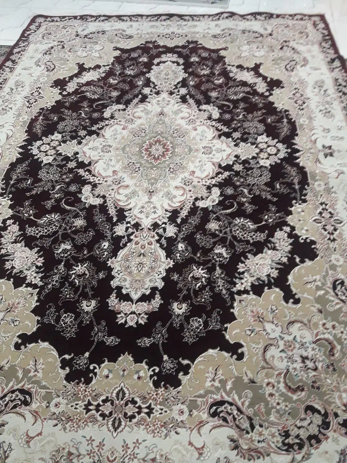 فرش رنگ زمینه زرشکی|فرش|کرمانشاه, |دیوار