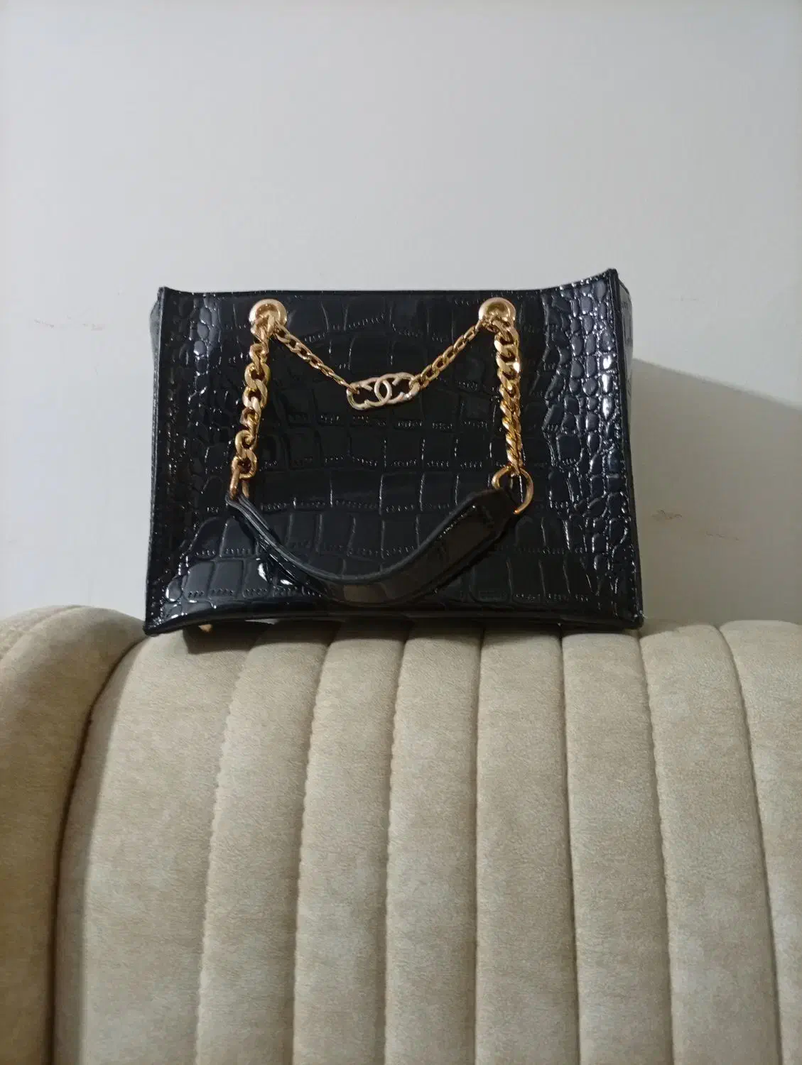 کیف مجلسی|کیف، کفش، کمربند|هشتگرد, فاز ۱ مهستان|دیوار