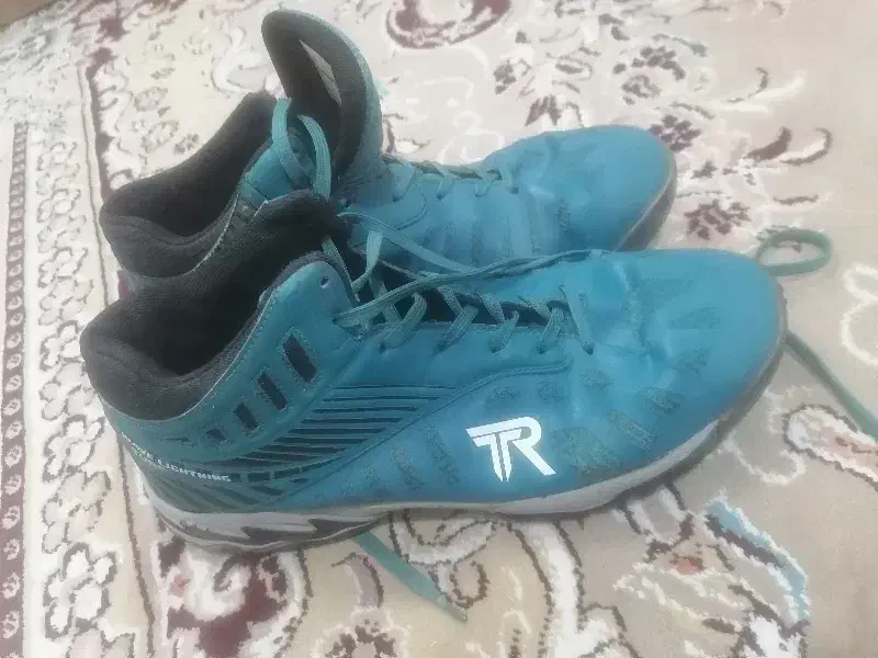 کفش والیبال|کیف، کفش، کمربند|تربت‌حیدریه, حسنی بالا|دیوار