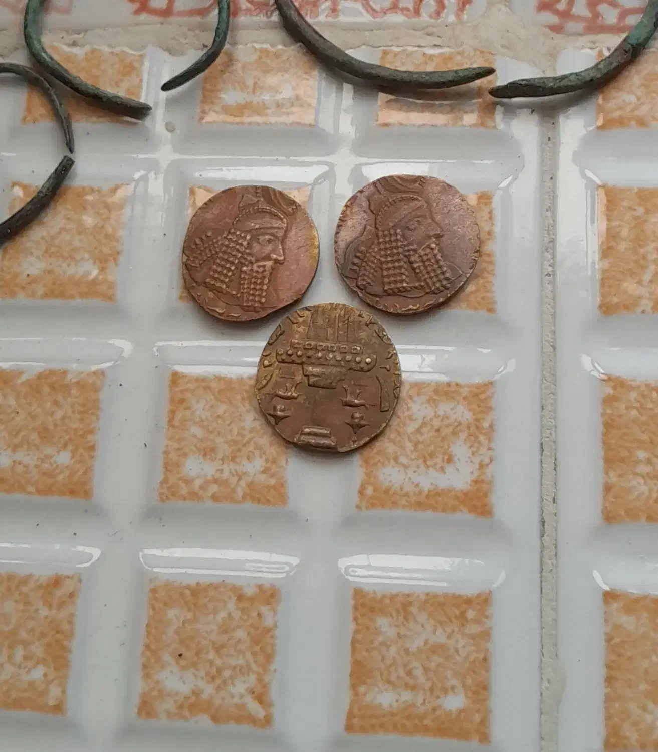 ۳عدد سکه کلکسیونی|کلکسیون اشیاء عتیقه|عنبران, |دیوار