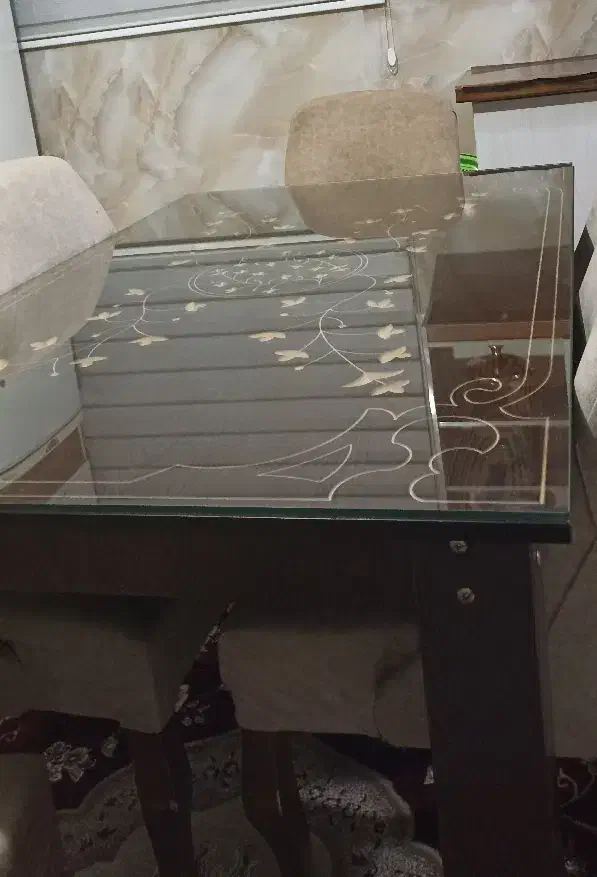 میز|میز و صندلی غذاخوری|رشت, نخودچر|دیوار