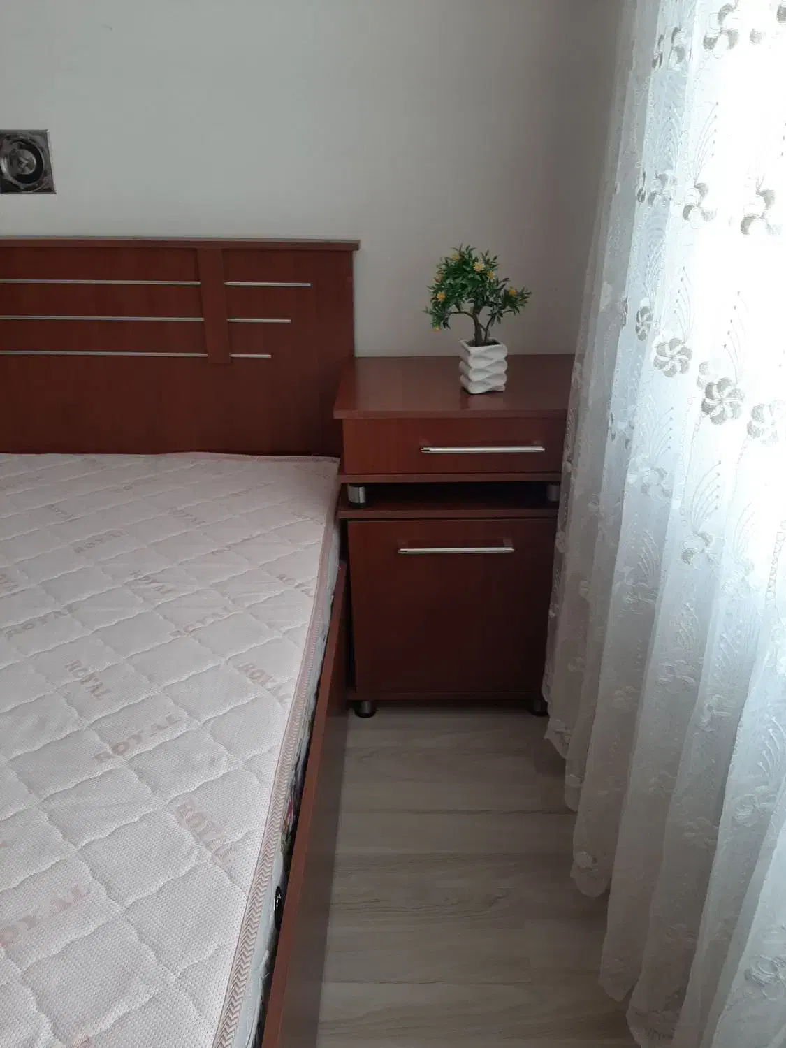 تخت خواب .آینه. دراور .پاتختی .همراه باتشک رویال|تخت و سرویس خواب|نقده, |دیوار