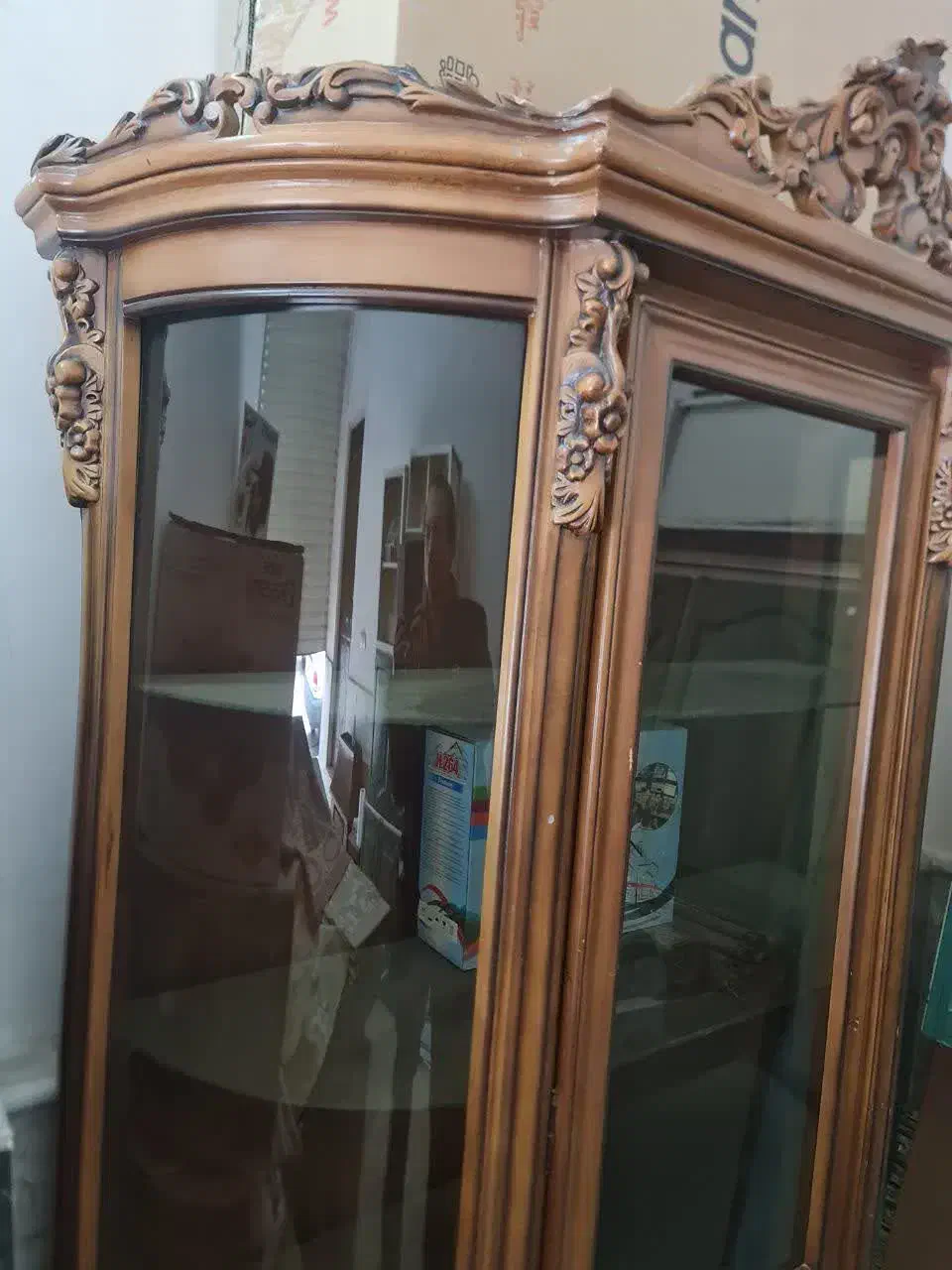 بوفه چوب گردو بسیار شکیل( طرح کلاسیک)|بوفه، ویترین، کنسول|مشهد, گوهرشاد|دیوار