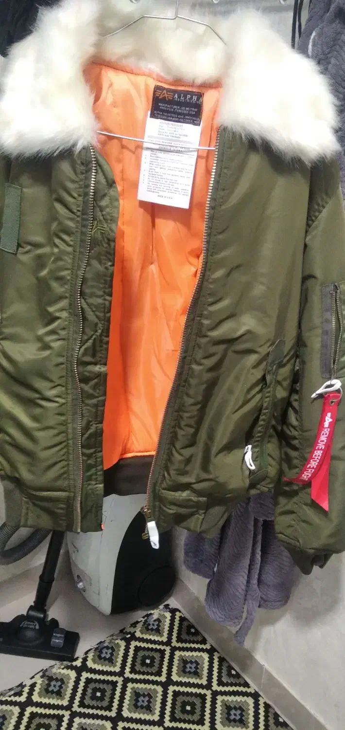 کاپشن بسیار خاص و بسیار خوش رنگ آلفا اصل|لباس|تهران, امیریه|دیوار