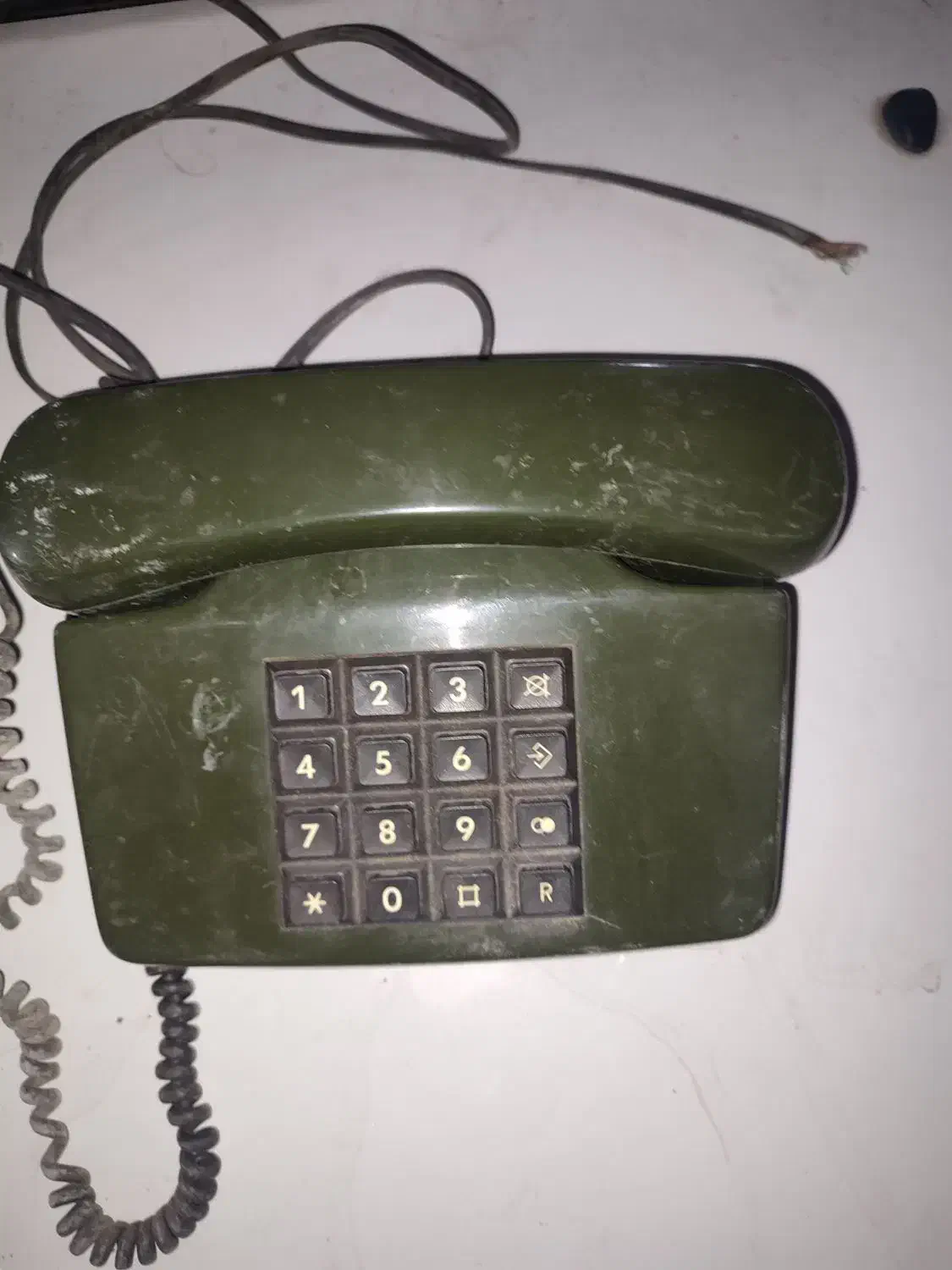 تلفن رومیزی قدیمی نوستالژیک|کلکسیون اشیاء عتیقه|کرج, عظیمیه|دیوار