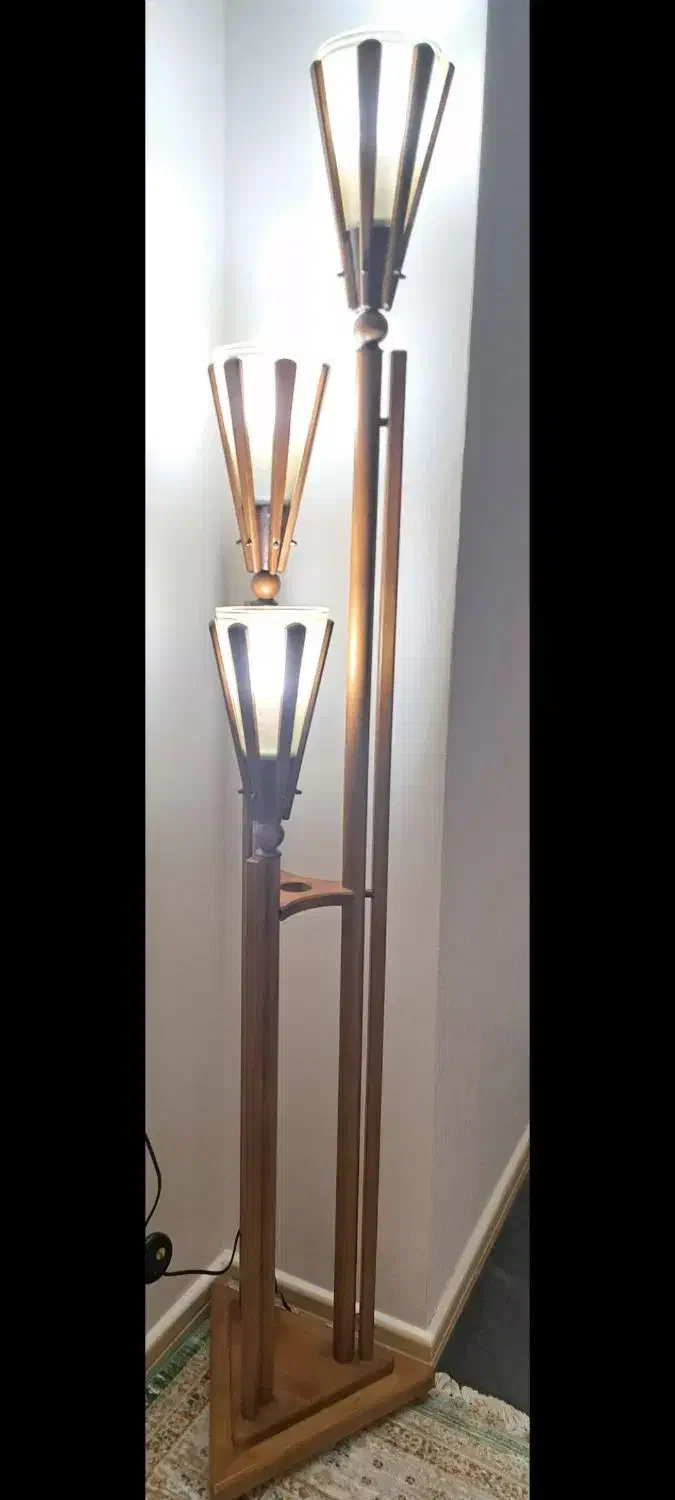 آباژور کنار سالنی چوب راش|چراغ خواب و آباژور|اصفهان, حسین‌آباد|دیوار