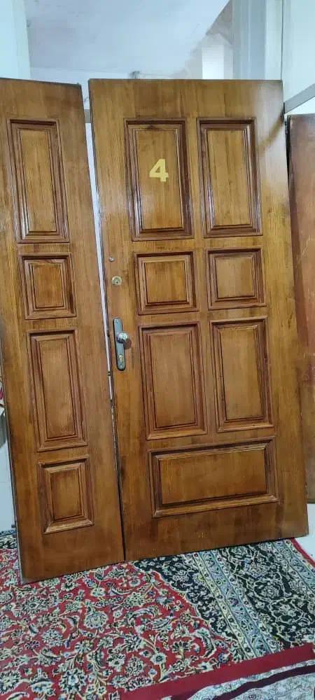 درب چوبی دولنگه چشم دار و دارای قفل|مصالح و تجهیزات ساختمان|اصفهان, پوریای ولی|دیوار