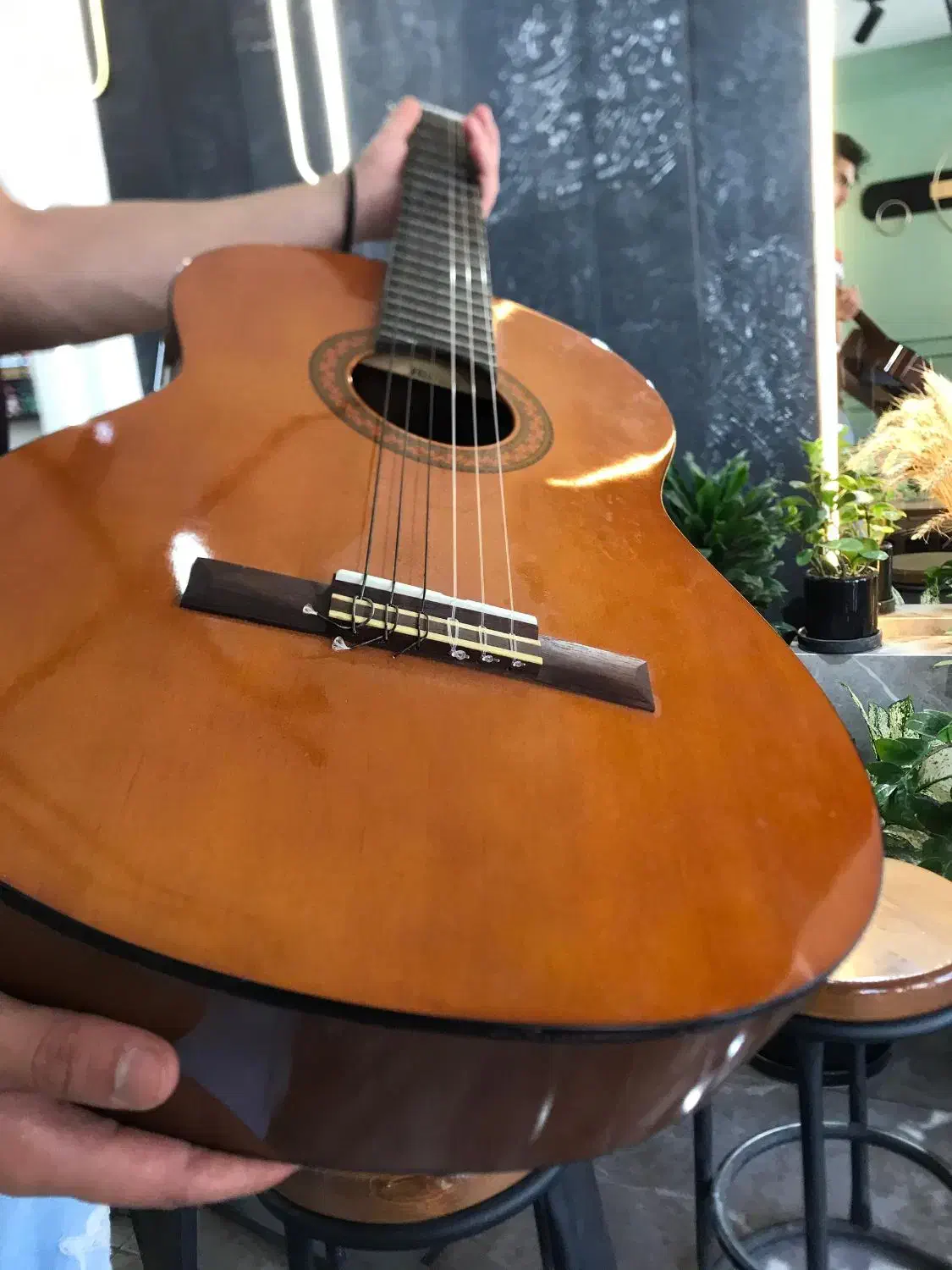 گیتار|گیتار، بیس، امپلیفایر|شوش, |دیوار