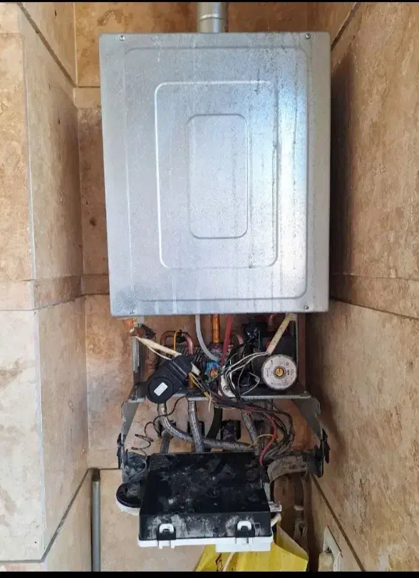 تعمیرات تخصصی پکیج و رادیاتور|آبگرمکن، پکیج، شوفاژ|سنندج, |دیوار