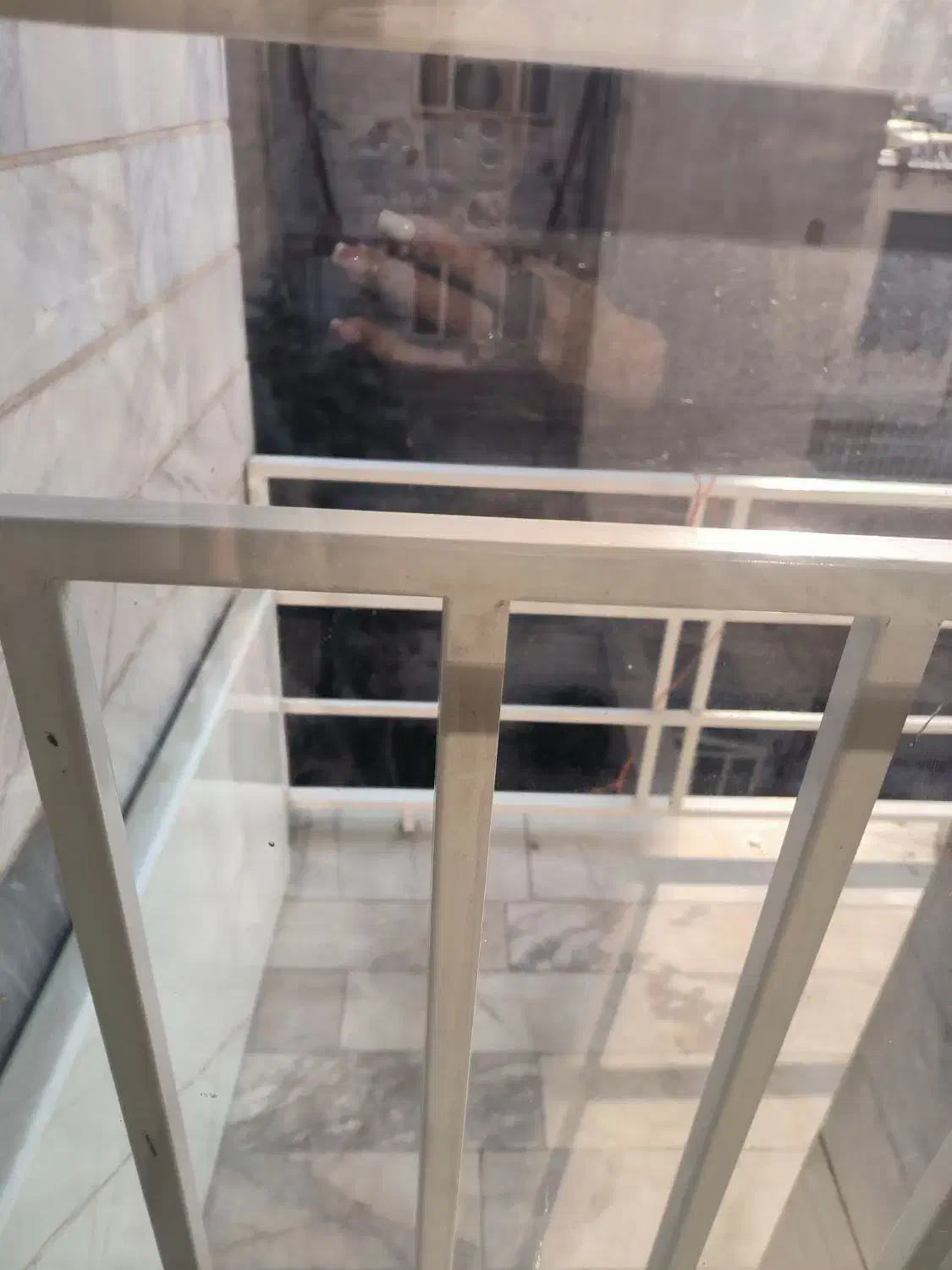 آپارتمان فلکه اول ۱۰۰ متر دو خواب شیک غرق نور