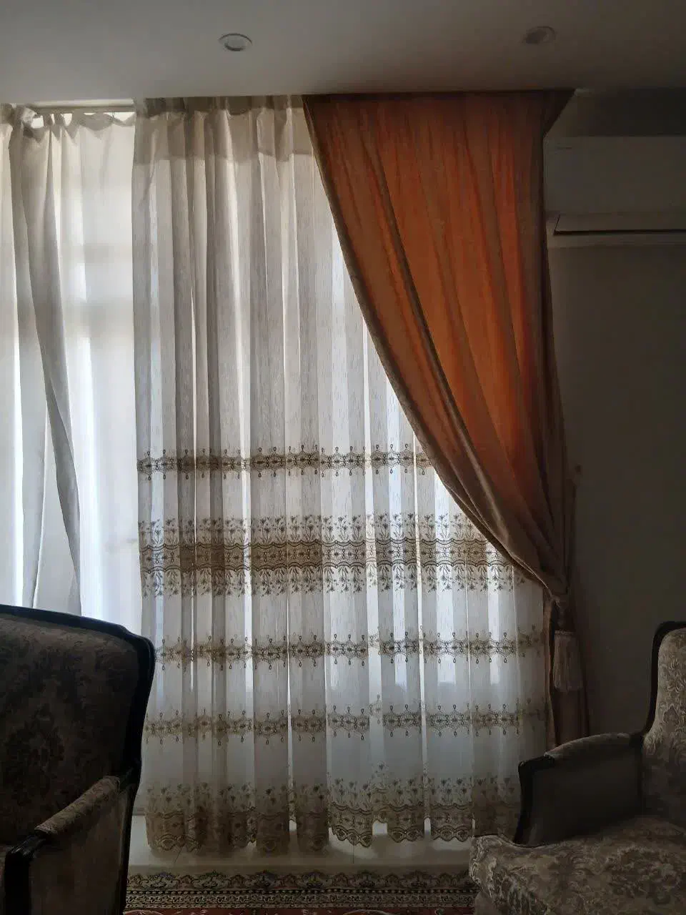 پرده مناسب پذیرایی برای عرض ۴ متر مناسب است|پرده، رانر، رومیزی|اصفهان, ملاصدرا|دیوار