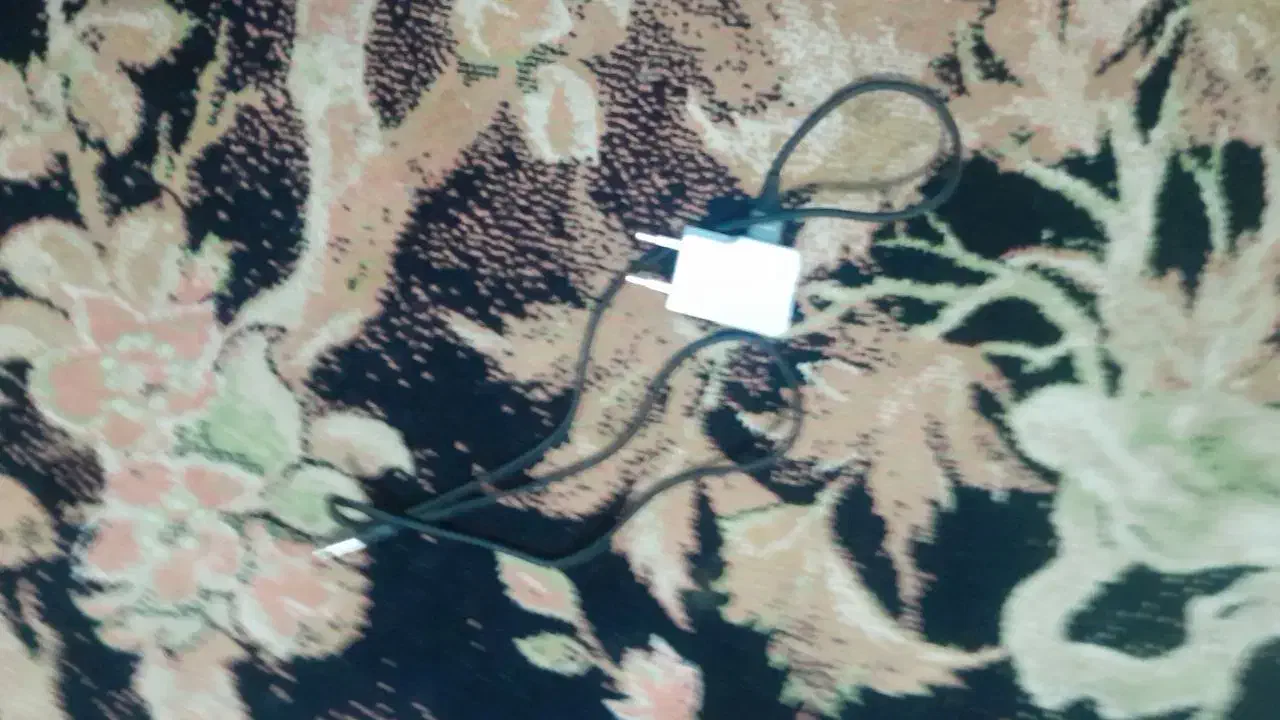 تبلت|تبلت|مشهد, نکاح|دیوار