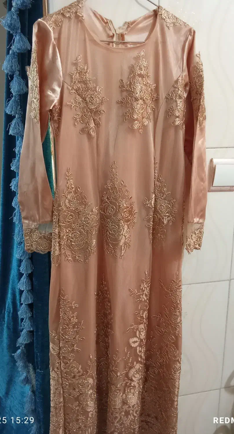 پیراهن مجلسی|لباس|ساوه, |دیوار