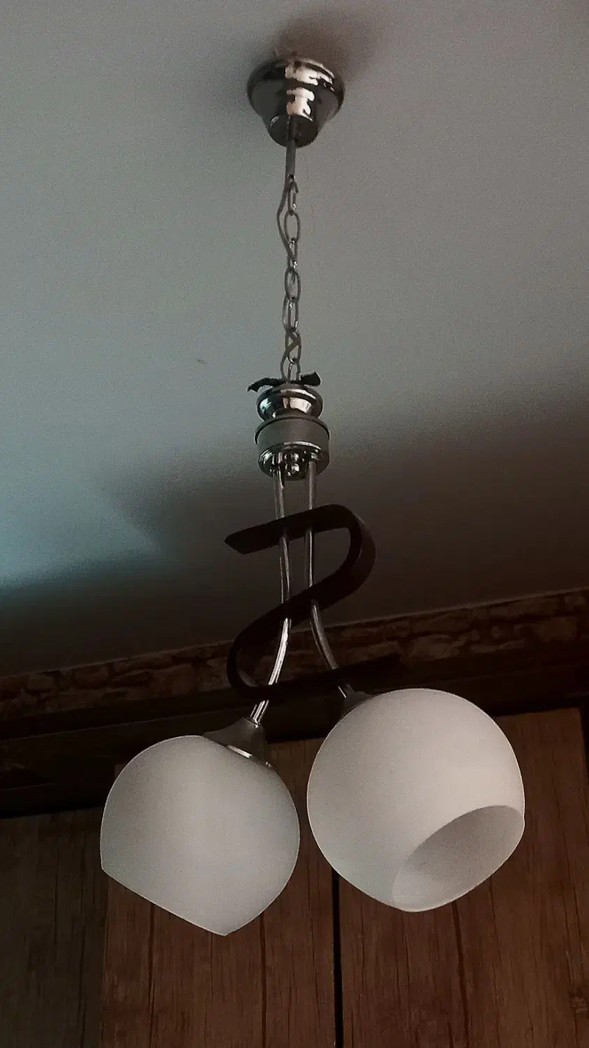 لوستر|لوستر و چراغ آویز|اصفهان, باغ فدک|دیوار