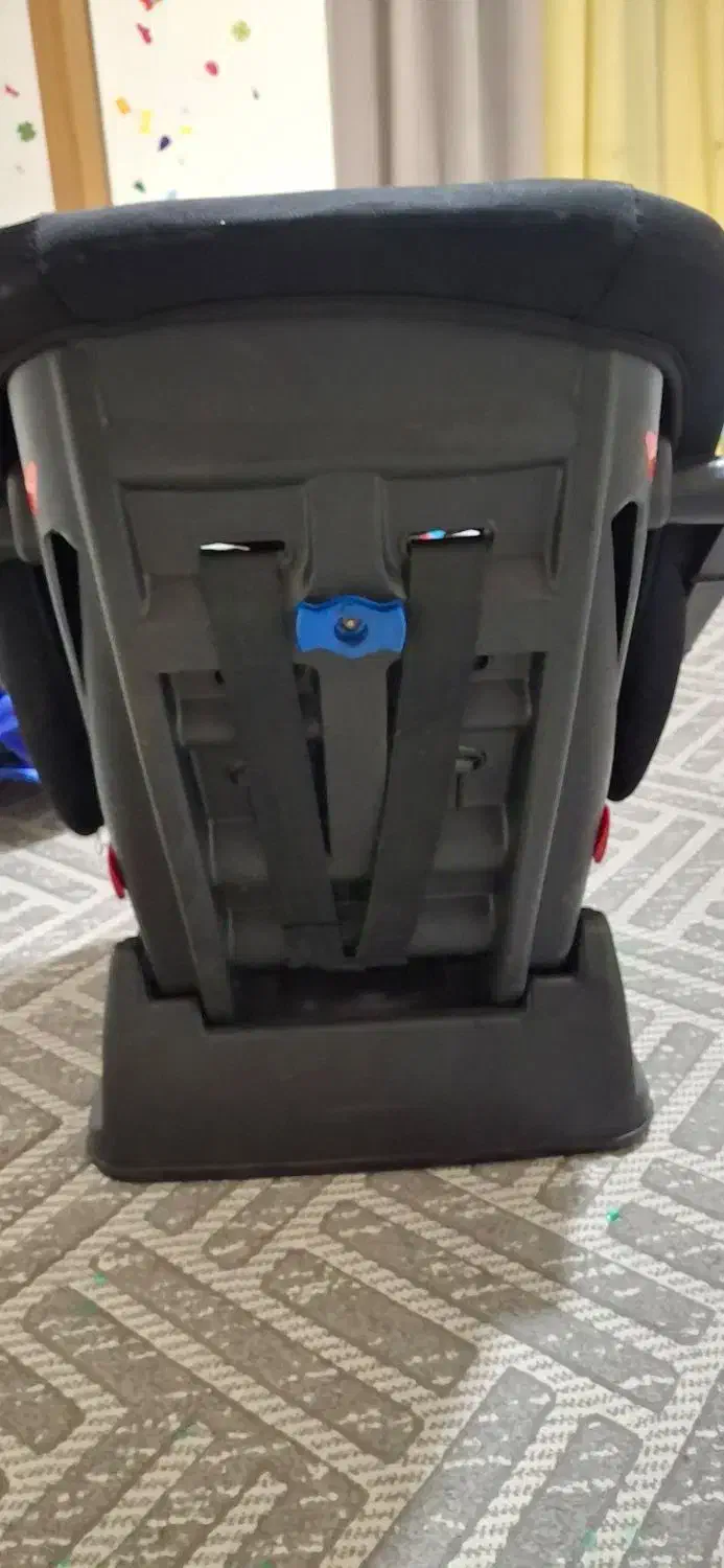 صندلی ماشین دلیجان سالم و کم کارکرد|تخت و صندلی بچه|تهران, شهرک شهید باقری|دیوار