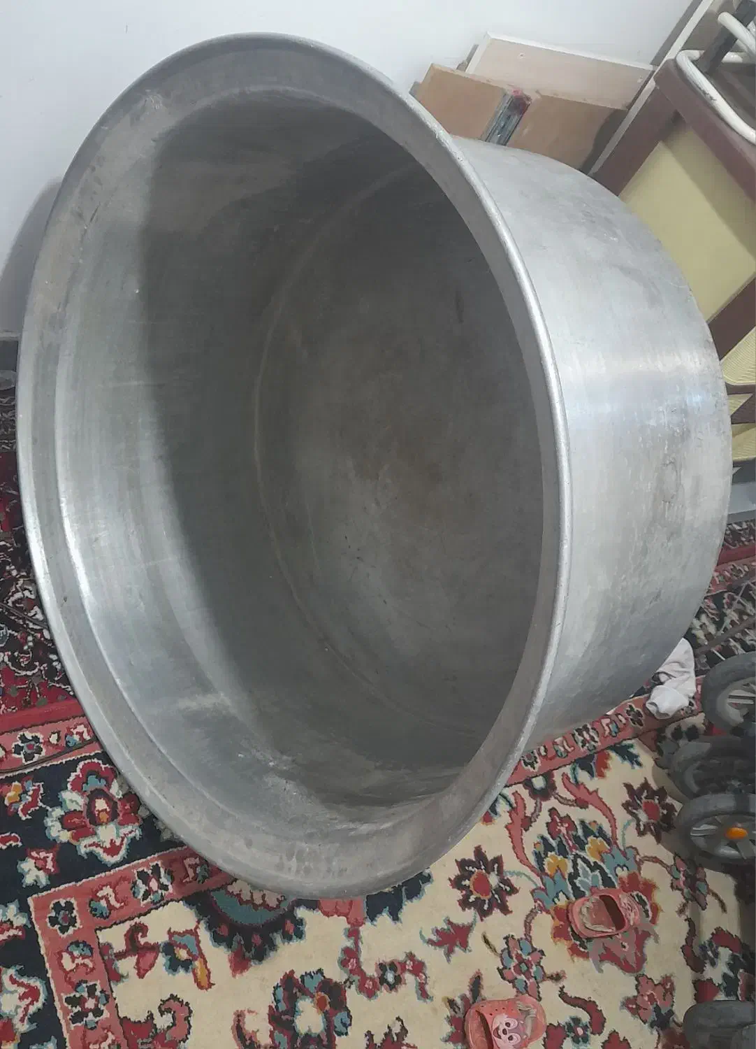 دیگ بزرگ با ۱۲ کیلو گرم وزن|ظروف پخت‌وپز|پاکدشت, حصار امیر|دیوار