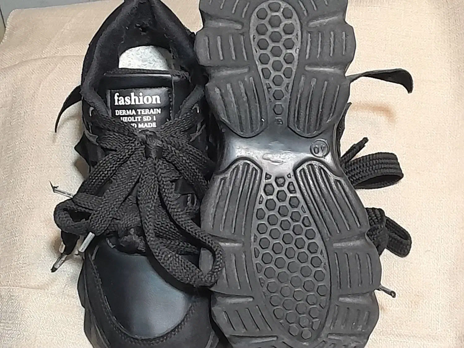 فروش کتونی فشیون ایتالیایی سایز 40|کفش و لباس بچه|کرج, برغان|دیوار