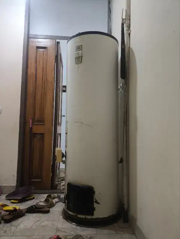 خرید فروش آبگرمکن های ایستاده یخچالی خراب و غیره|آبگرمکن، پکیج، شوفاژ|مشهد, ادیب نیشابوری (شهرک غرب)|دیوار