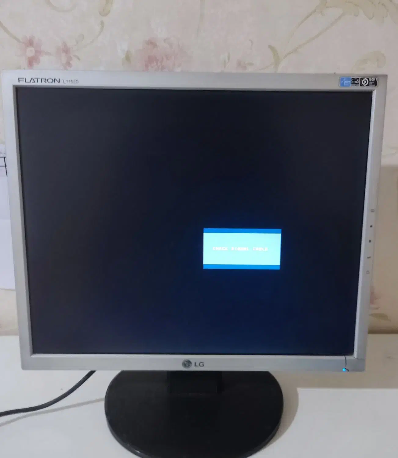 مانیتور flatron L1752S|قطعات و لوازم جانبی رایانه|رشت, کاکتوس|دیوار