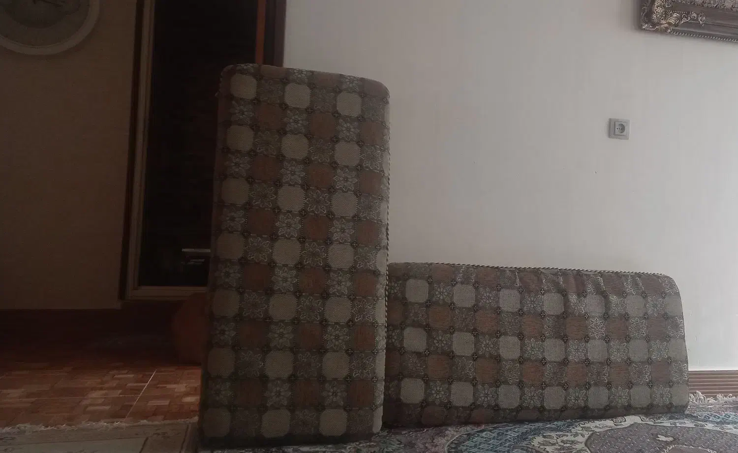 پشتی|پشتی|خرمآباد, |دیوار