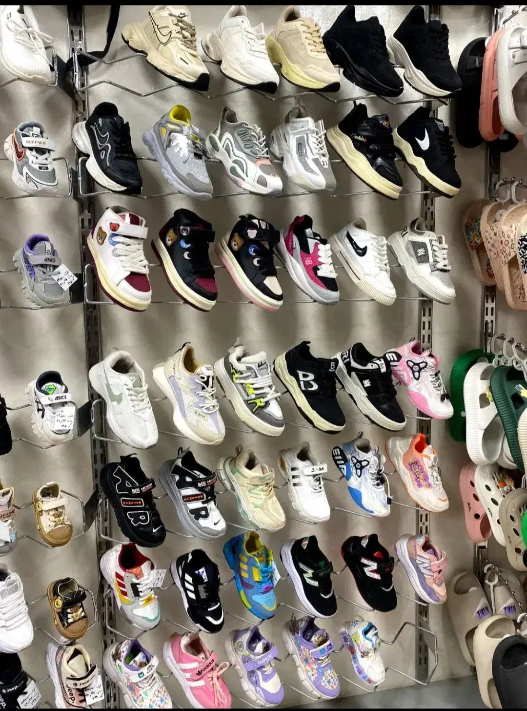 کتونی فقط ۳۹۰ تومن|کیف، کفش، کمربند|قم, علی آباد|دیوار