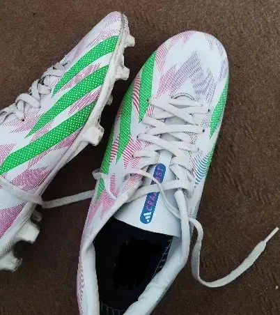 کفش فوتبال چمنی|کیف، کفش، کمربند|ابریشم, |دیوار