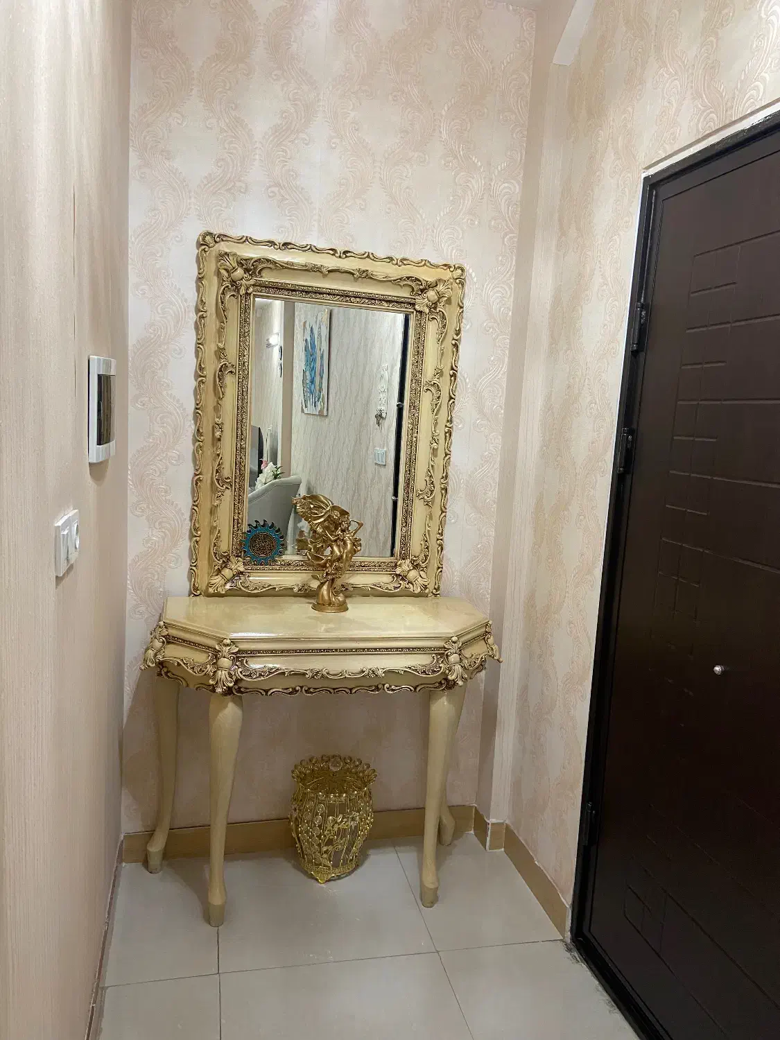 آینه و میز چوبی|بوفه، ویترین، کنسول|قزوین, |دیوار