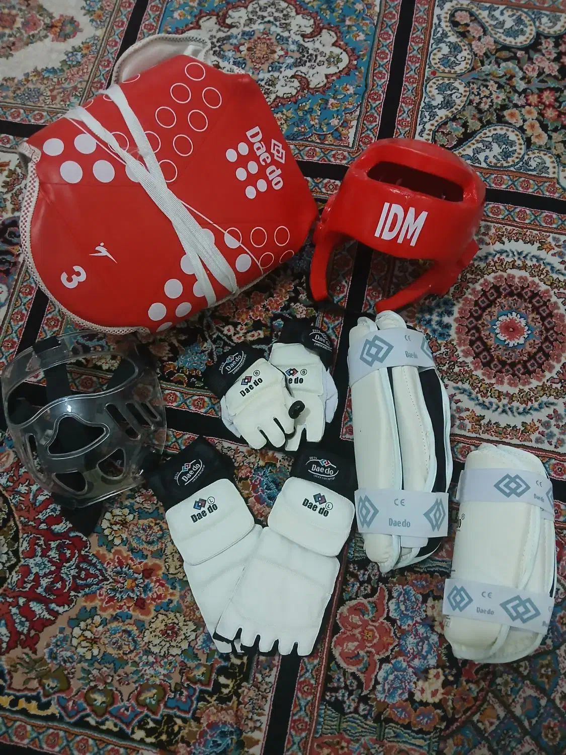 لوازم تکواندو|تجهیزات ورزشی|قم, چهل درخت‎|دیوار