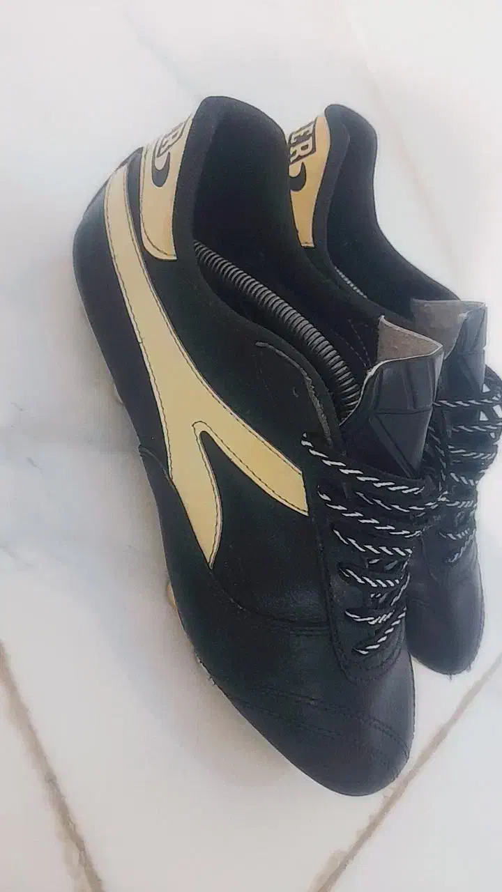 کفش فوتبال استوک میخی سایز41|کیف، کفش، کمربند|قرچک, پویینک|دیوار