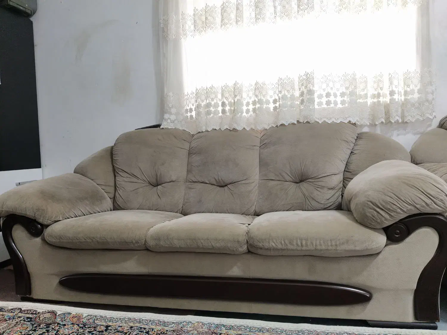 مبل راحتی تمیزوسالم|مبلمان خانگی و میز عسلی|رشت, نخودچر|دیوار