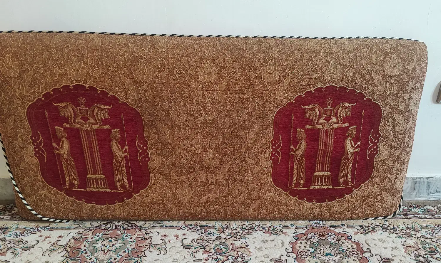 پشتی|پشتی|خرم‌آباد, |دیوار