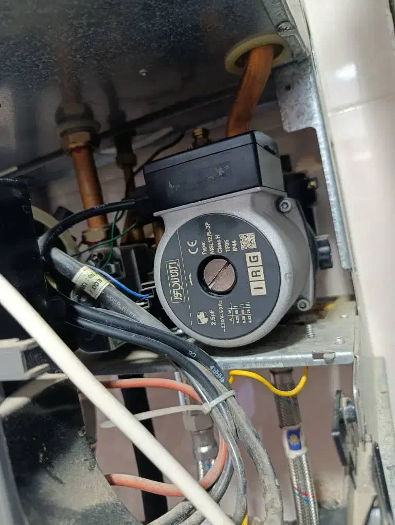 اصفهان تاسیسات|خدمات پیشه و مهارت|فولادشهر, B8|دیوار