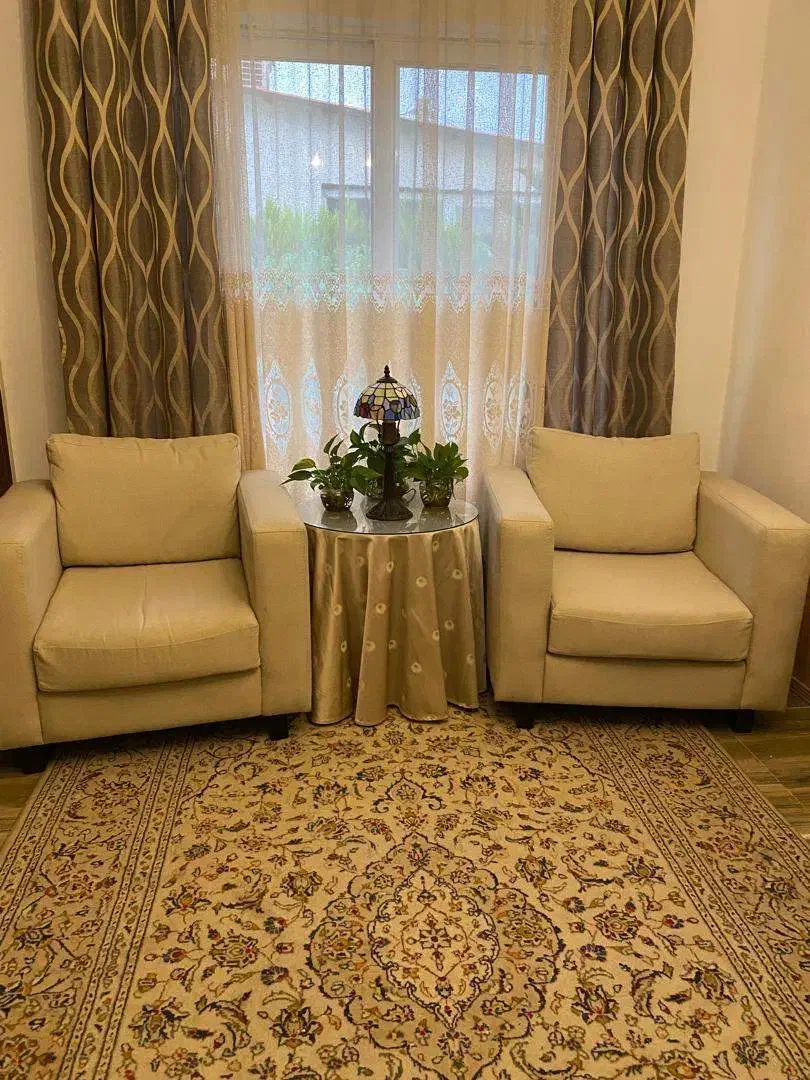 دو عدد مبل راحتی|مبلمان خانگی و میز عسلی|چمستان, |دیوار