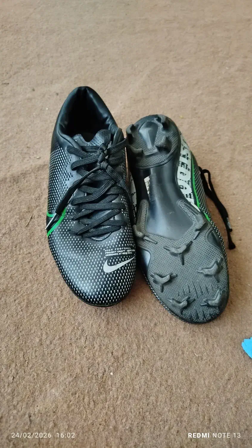 کفش چمن|تجهیزات ورزشی|نیشابور, سرآب کوشک|دیوار