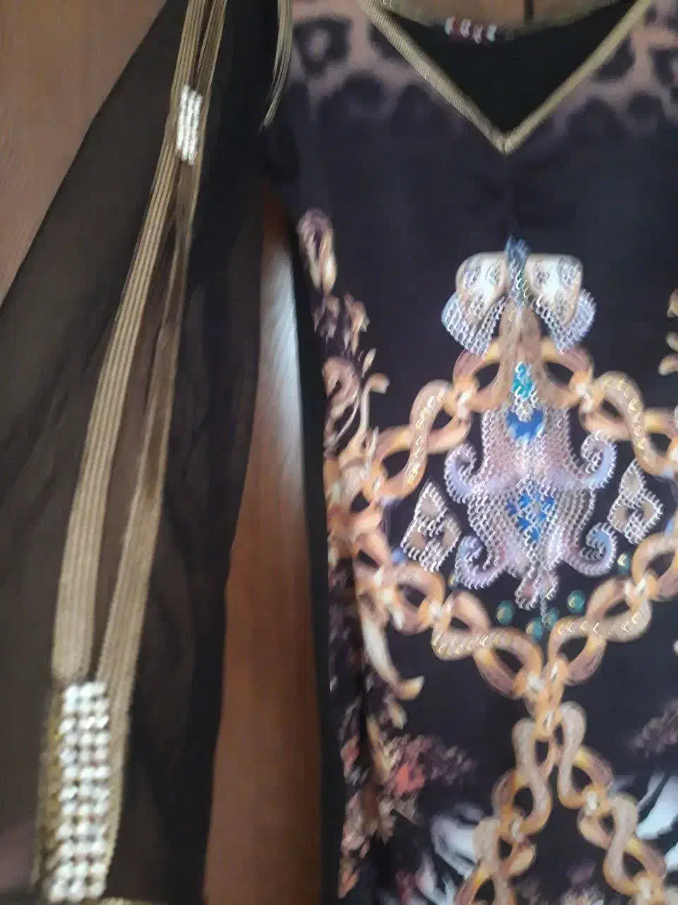 لباس مجلسی|لباس|قم, امامزاده ابراهیم|دیوار