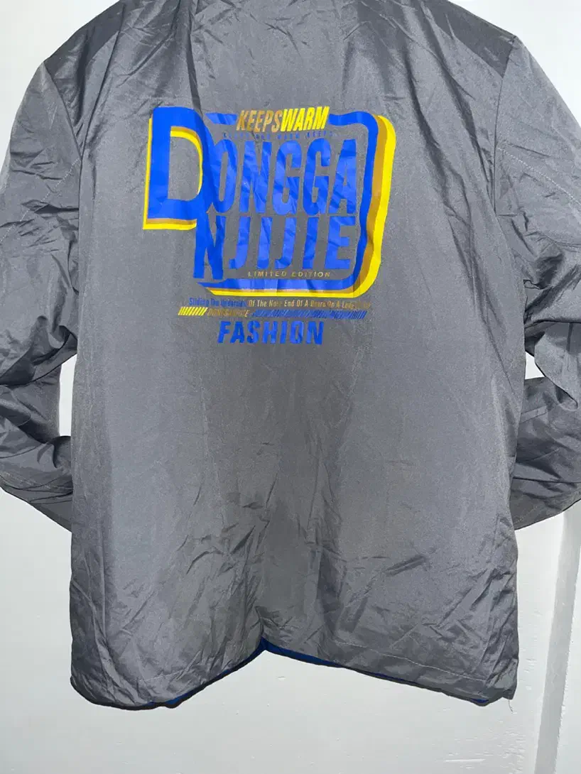 کاپشن گرم|لباس|قدس, شهرقدس|دیوار