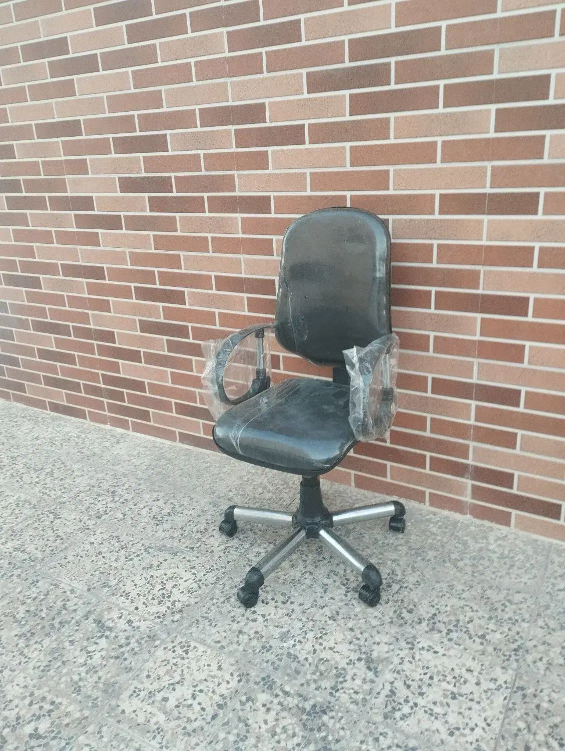 صندلی برند در حد آک با یک سال ضمانت|صندلی و نیمکت|اهواز, کمپلو جنوبی|دیوار