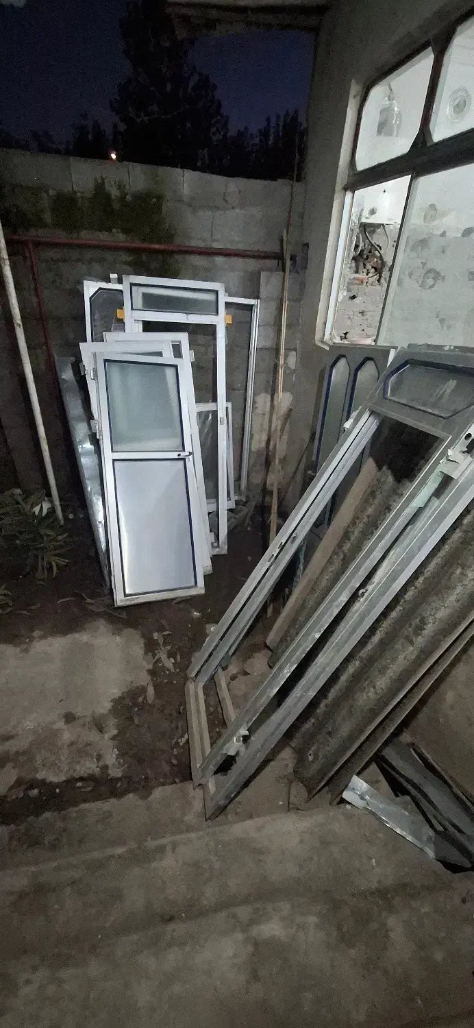 درب آلمینیوم 4 عدد- راهرو سرویس حمام|مصالح و تجهیزات ساختمان|رشت, اسماعیل آباد|دیوار