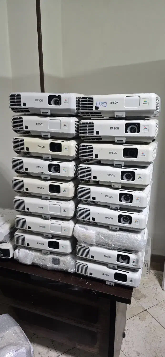 ویدیو پروژکتور اپسون Epson مدل با کارتن|تلویزیون و پروژکتور|تهران, صادقیه|دیوار
