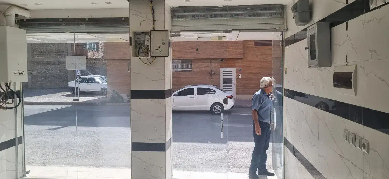 مغازه شهرک زاینده رو فاز دو روشن شهر|فروش مغازه و غرفه|اصفهان, شهرک زاینده رود|دیوار