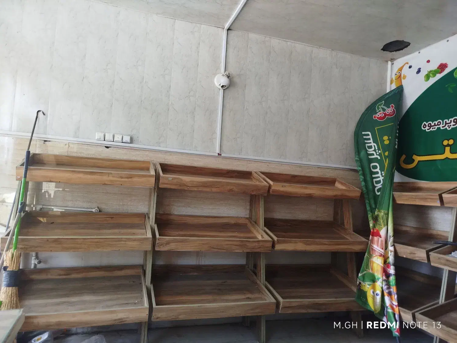 تخت وترازو میوه فروشی|فروشگاه و مغازه|صومعهسرا, |دیوار