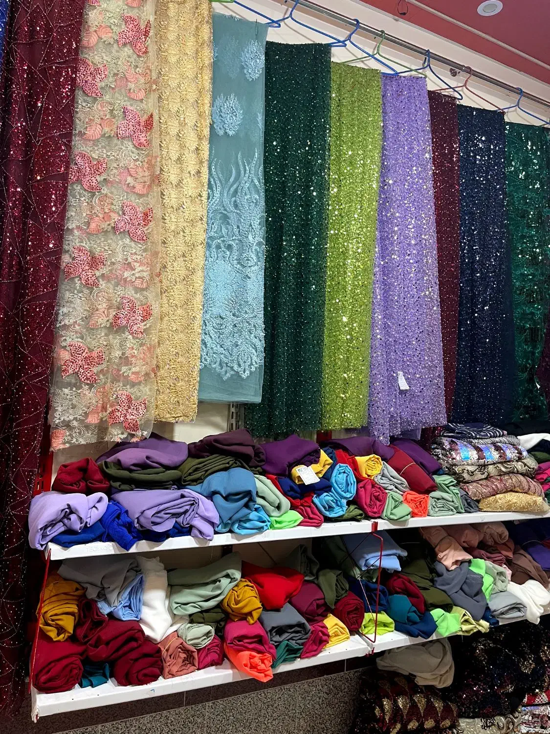 فروش یکجا وسایل مغازه پارچه فروشی به همراه پارچه|حراج|سلماس, |دیوار