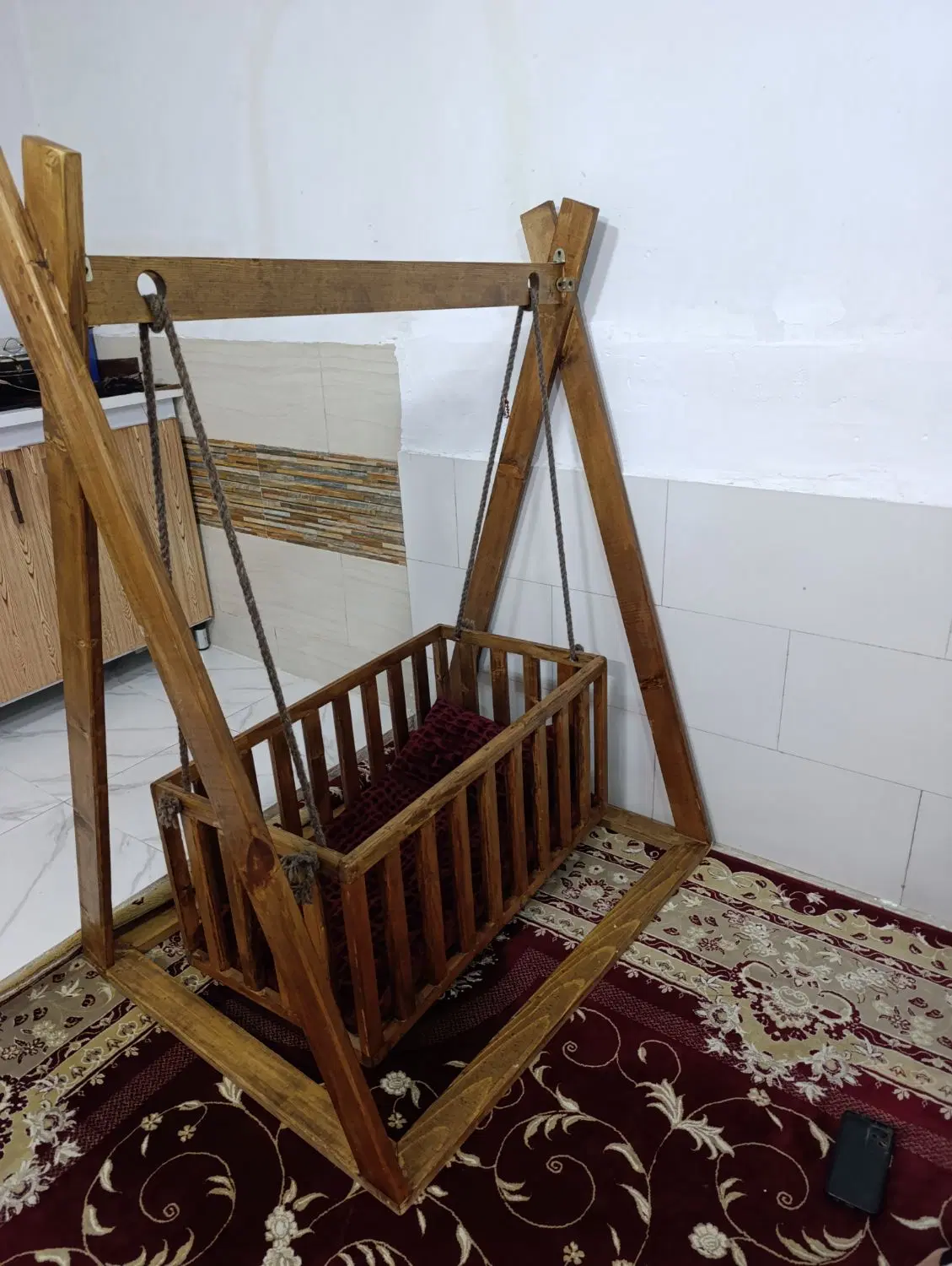 گهواره|تخت و صندلی بچه|شیراز, گل سرخ|دیوار