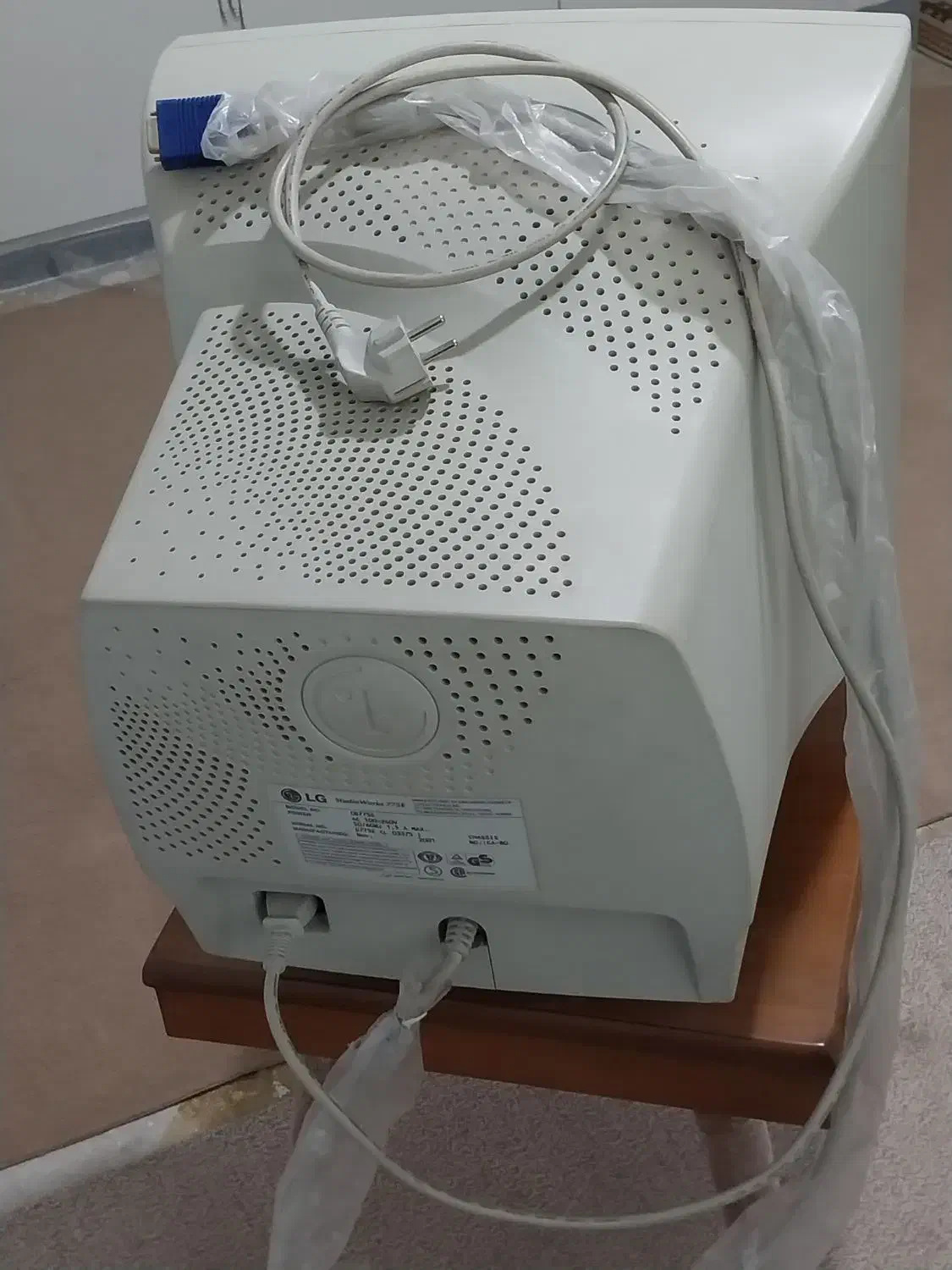 مانیتور ۱۷ اینچ LG کم کارکرد|قطعات و لوازم جانبی رایانه|شیراز, زند|دیوار