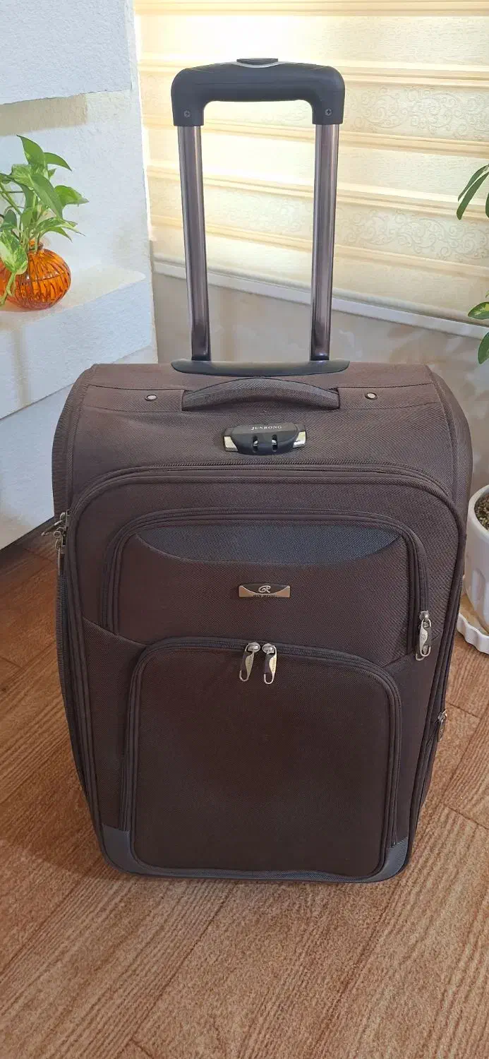 یک عدد چمدان سایز بزرگ|کیف، کفش، کمربند|بوشهر, |دیوار